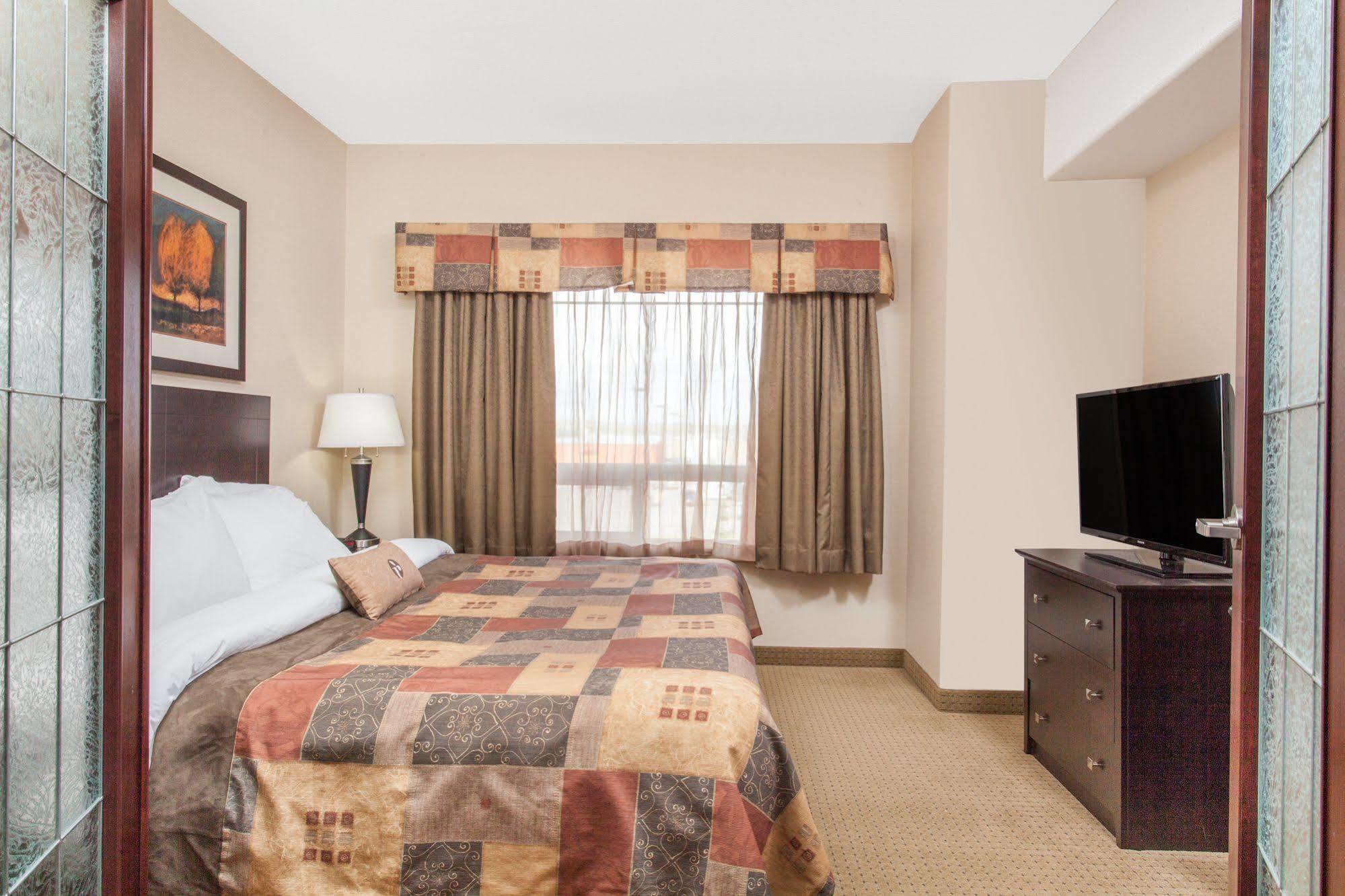 Ramada By Wyndham Drayton Valley Exterior foto