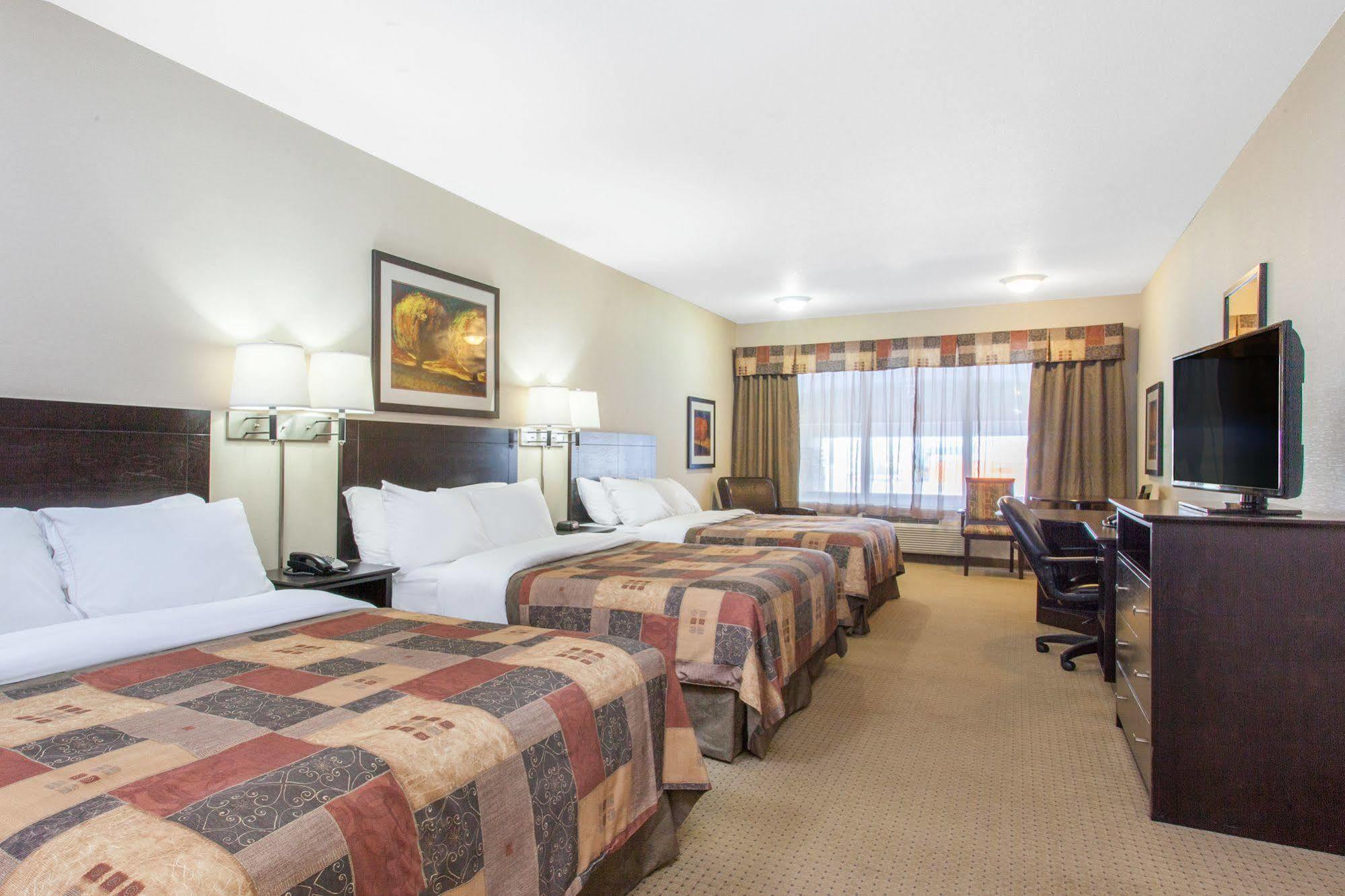 Ramada By Wyndham Drayton Valley Exterior foto